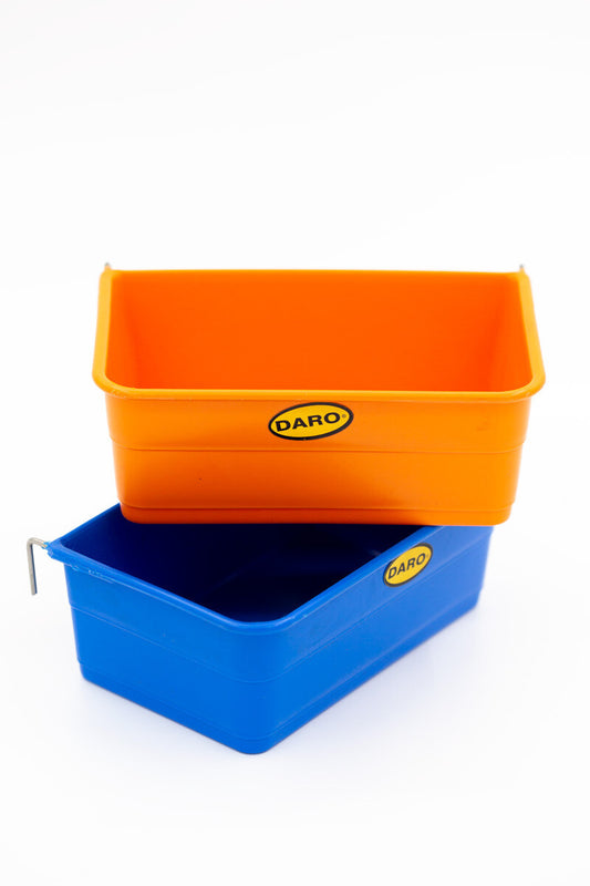 Daro Plastic Coop Cup With Wire Hooks