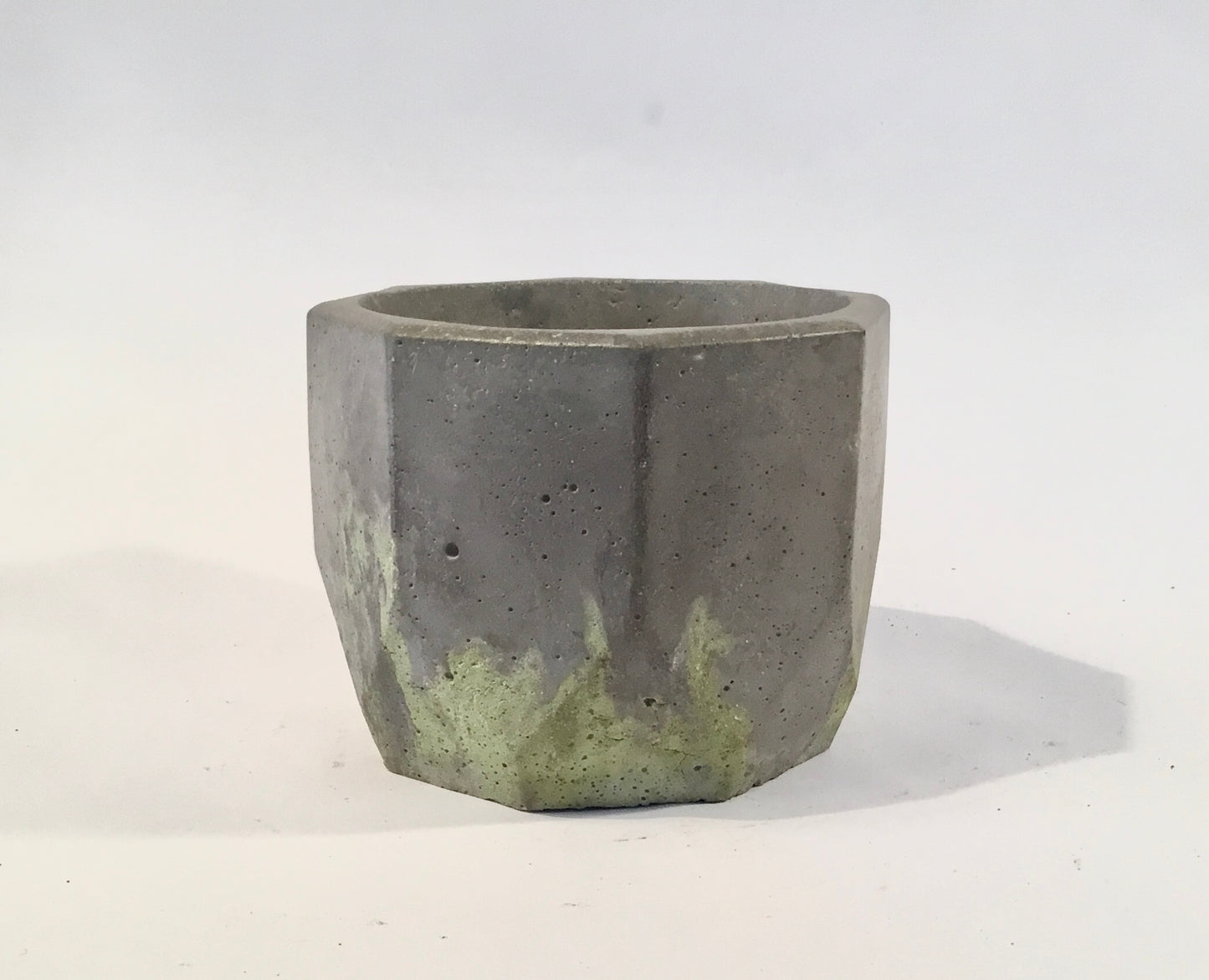 Concrete pots / planters - O8
