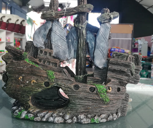 Shipwreck 26x8x30cm