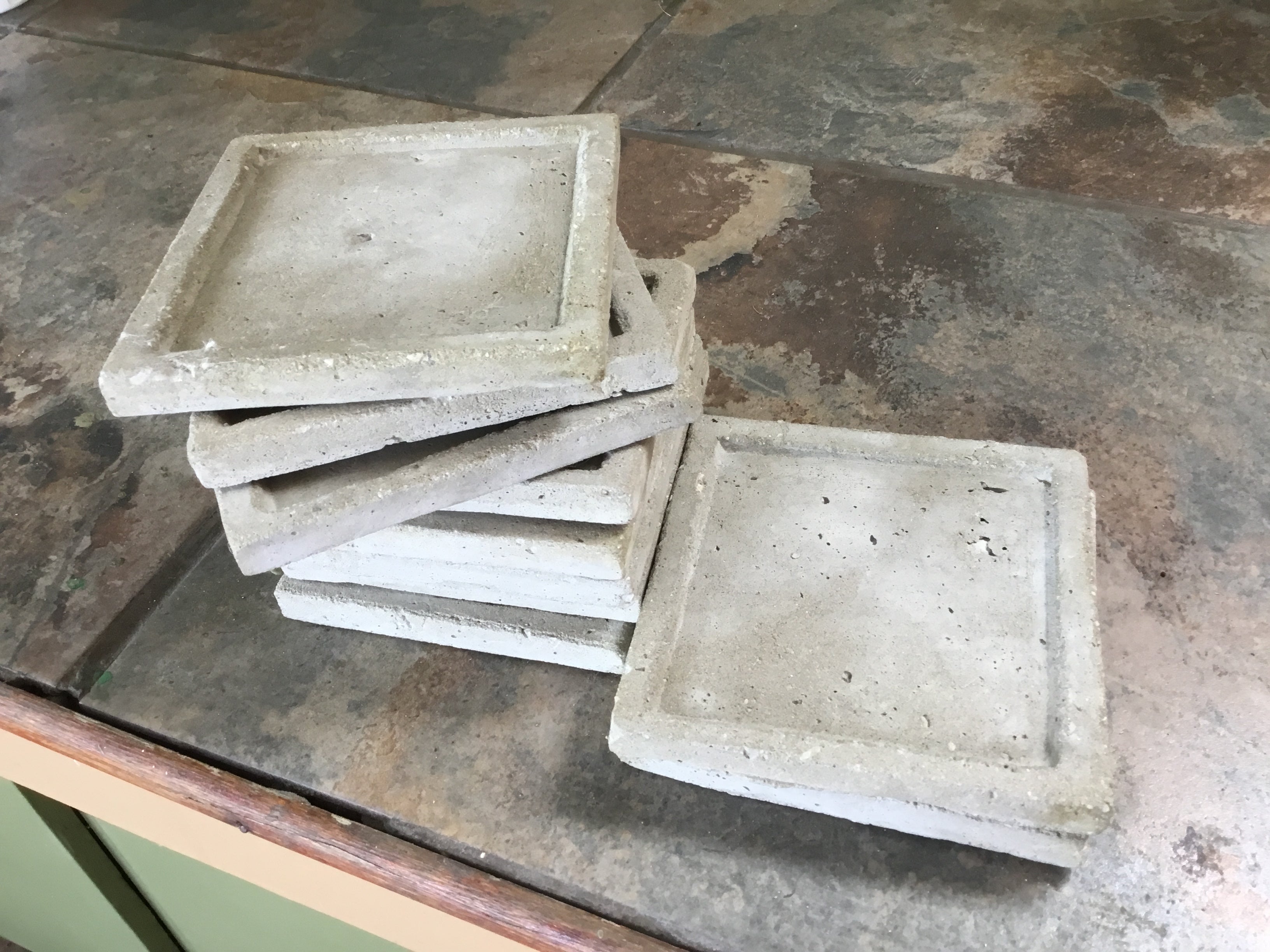 Concrete pots -  drip trays  - G1
