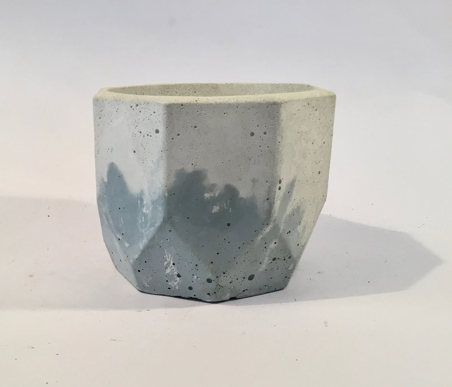 Concrete pots / planters - O6