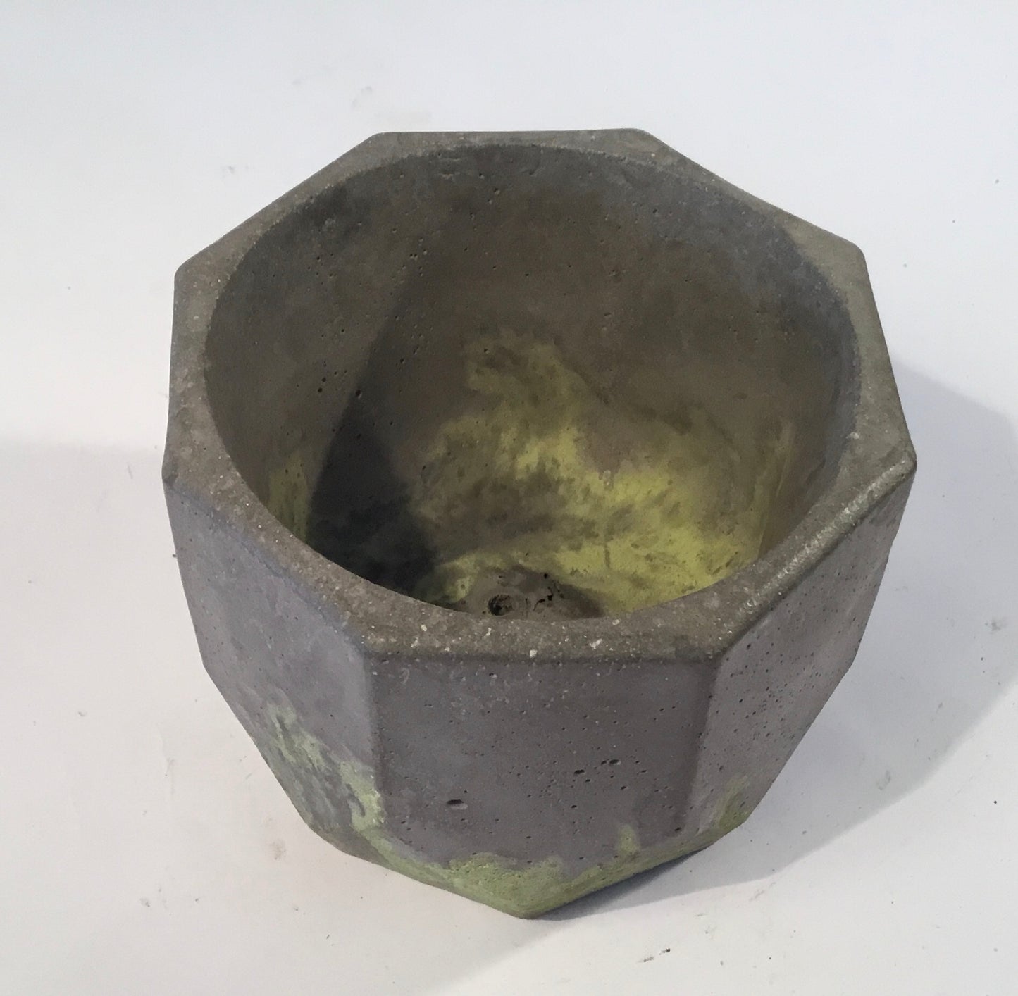 Concrete pots / planters - O8