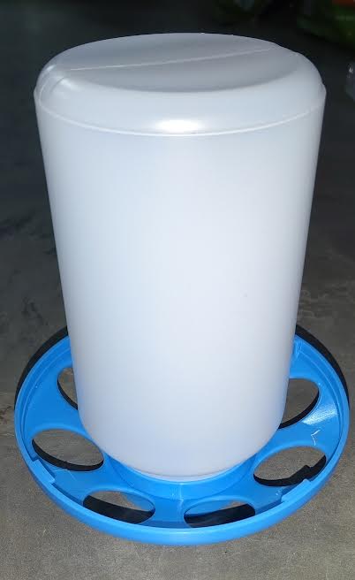 1.2L Food  dispenser for Aviarys